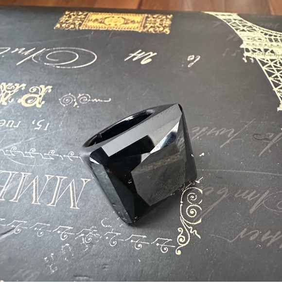 Black Glass Ring for women - Picture 2 of 4
